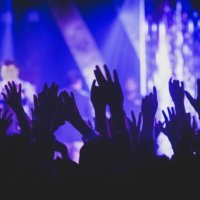 crown rising hand in concert - concert stock pictures, royalty-free photos & images