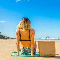 customer receiving a food order in a paradise beach in the middle of nowhere in gold coast area. - junk food stock pictures, royalty-free photos & images