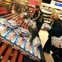 Customers grab up Hostess snacks at a Jewel-Osco grocery store on December 11, 2012 in Chicago, Illinois. The Jewel-Osco grocery store chain...