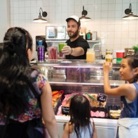 customers in zero waste oriented grocery and take out food store. - junk food stock pictures, royalty-free photos & images