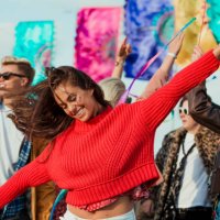 dancing at a music festival - concert stock pictures, royalty-free photos & images