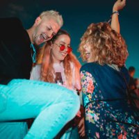 dancing at outdoor music festival - concert stock pictures, royalty-free photos & images