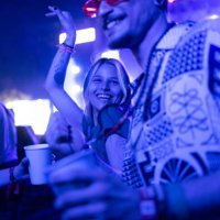 dancing on a music festival! - concert stock pictures, royalty-free photos & images