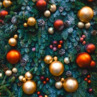 decorated christmas tree with balls - home decoration stock pictures, royalty-free photos & images