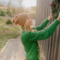 decorating my house for christmas - garden decoration stock pictures, royalty-free photos & images