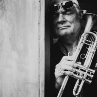 der morgen nach dem konzert. - concert stock-fotos und bilder