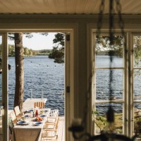dining table seen through window on sunny day - garden decoration photos et images de collection