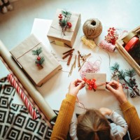 diy of christmas gifts at home - home decoration stock pictures, royalty-free photos & images