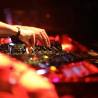 dj mixing in night club - concert stock pictures, royalty-free photos & images