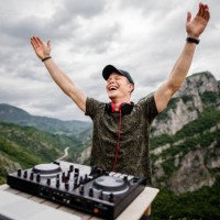 dj playing music in nature - concert stock pictures, royalty-free photos & images