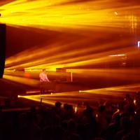 dj playing on the stage in summer - concert stockfoto's en -beelden