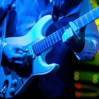 dynamic stage lighting paints the music - concert stock pictures, royalty-free photos & images