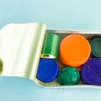 easy-to-open pull ring pulls with plastic plugs inside - junk food stockfoto's en -beelden