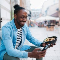 eating a take out food outdoors - junk food stock pictures, royalty-free photos & images