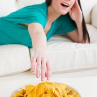 eating tortilla chips - junk food stock-fotos und bilder