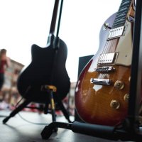 electric guitar on stage before starting to play a music group - concert stock pictures, royalty-free photos & images