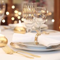 elegant place setting with gold, white and crystal - home decoration stock pictures, royalty-free photos & images
