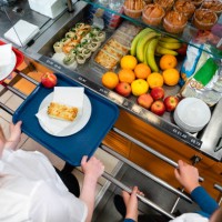 elegir mi almuerzo - food fotografías e imágenes de stock