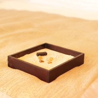 elevated view of a small rock garden - garden decoration stockfoto's en -beelden