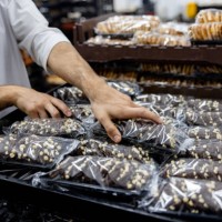 employee working at an industrial bakery doing quality control on packages of bread - food stock pictures, royalty-free photos & images