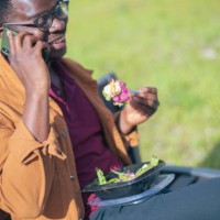 enjoying the healthy take out on the bench - junk food stock pictures, royalty-free photos & images