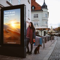 est-il temps de voyager à nouveau? - fashion photos et images de collection