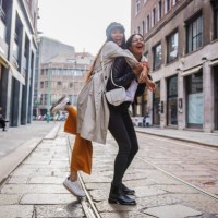 exploring city with a best friend - fashion stock pictures, royalty-free photos & images