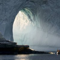 exploring icebergs, scoresbysund, greenland - travel stock-fotos und bilder