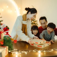 family activities at the dinner table on christmas day - junk food stock pictures, royalty-free photos & images