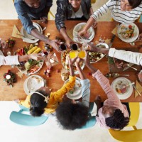 family and friends toasting drinks at home - food stock pictures, royalty-free photos & images