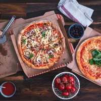 family eating pizza at home out of pizza box - junk food stock pictures, royalty-free photos & images