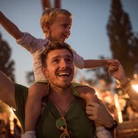 family on festival - concert stock pictures, royalty-free photos & images