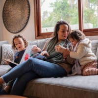 family playtime - home decoration stockfoto's en -beelden