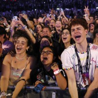 Fans watch Taylor Swift performs onstage during night four of 