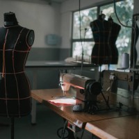 fashion design college classroom workshop with sewing machine - fashion stock pictures, royalty-free photos & images