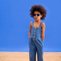 fashion ethnic girl with jeans and sunglasses - fashion stock pictures, royalty-free photos & images