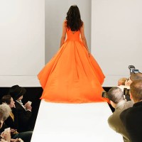fashion model leaving runway - fashion photos et images de collection