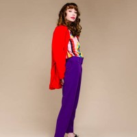 fashionable woman standing in front of plain background - fashion stock pictures, royalty-free photos & images