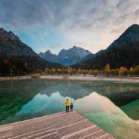father and son enjoying the view of alpine lake - travel stock-fotos und bilder