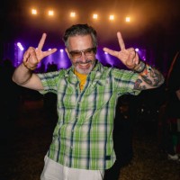 feeling happy and ready to party - concert stock pictures, royalty-free photos & images