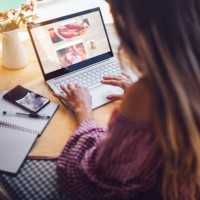 female food blogger using laptop and working from home - fashion stock pictures, royalty-free photos & images