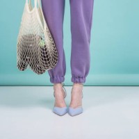 female legs and string bag with eggplant studio shot. - fashion stock pictures, royalty-free photos & images