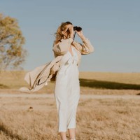 female traveller looking through binoculars - fashion stock pictures, royalty-free photos & images