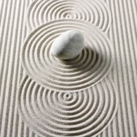 feng shui cercles et lignes de sable - garden decoration photos et images de collection