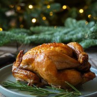 festive christmas food, fresh baked chicken (turkey) on a wooden background. festive food. - junk food stock pictures, royalty-free photos & images