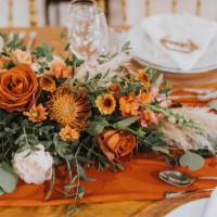floral center piece in boho wedding dinner table - home decoration stock pictures, royalty-free photos & images