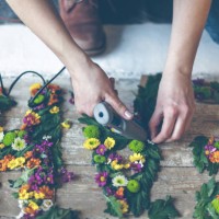 florist making flower decoration - garden decoration stock pictures, royalty-free photos & images