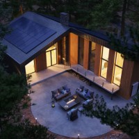 forest house with solar panels and wall battery for energy storage - home decoration stock pictures, royalty-free photos & images
