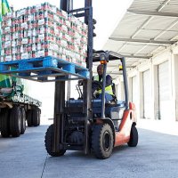 fork lift truck loading a lorry - food stockfoto's en -beelden