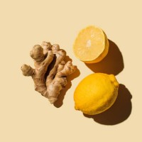 fresh ginger with lemon on beige background. flat lay, top view, copy space. - food photos et images de collection